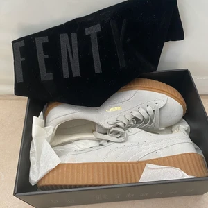 Puma Fenty creeper skor - Nya oanvända från Rohannas samarbete med Puma. Stl 40. Köpare betalar frakt eller hämtas i Solna. 