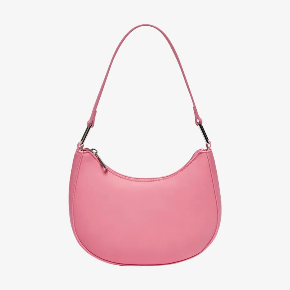 Superfin rosa pull&bear väska!! Säljer då jag inte fått användning för den, helt oanvänd. Köpt för 169. Fraktar endast . Väskor.