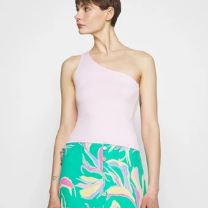 Rosa enärmad topp från gina💗 - Enärmad, rosa, ribbad topp från gina. Använd en gång. Superfin för sommaren. 