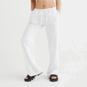 Hms linnebyxor stl xxs som nya! - Säljer mina alldeles nya linnebyxor i stl xxs då dom inte kommer till någon användning riktigt! Så de är knappt använda och i jättefin skick. Skriv privat för fler bilder osv!💕🫶🏼