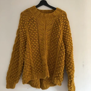 Stickad tröja från Wera • strl M - Använd stickad tröja från Wera. Mycket fint skick. 