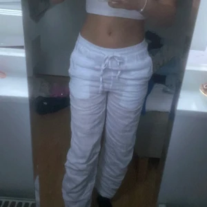 Linnebyxor  - Populära linnebyxor från Chelsea stl xs men passar även s! Använda fåtal gånger, ny pris 599kr🤍 