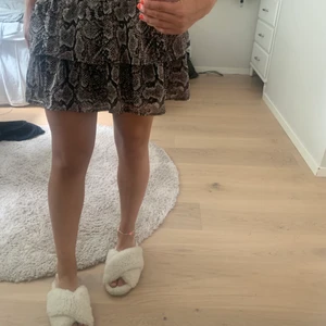 Kjol - Säljer kjol bra skick! Köpt på barnavdelningen på Kappahl men passar mig som är en xs/s