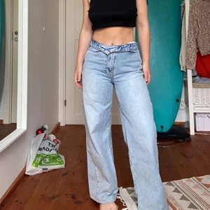 Jeans  - Skitsnygga jeans från zara som inte kommer till användning längre tyvär 💕