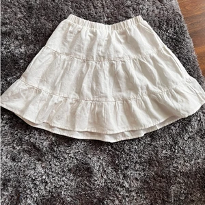 Vit kjol - Använd 1 gång, skriv för mer info eller bild på! 