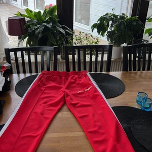 Palm angels  - 9/10 cond, säljes pga att jag märkte ganska snabbt att det inte är min stil.