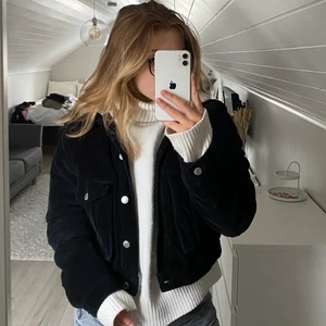 Manchester jacka - Manchesterjacka från bikbok i en så snygg passform. Säljer då den inte kommer till användning längre. Storlek S 💛 säljer för 300kr+ frakt