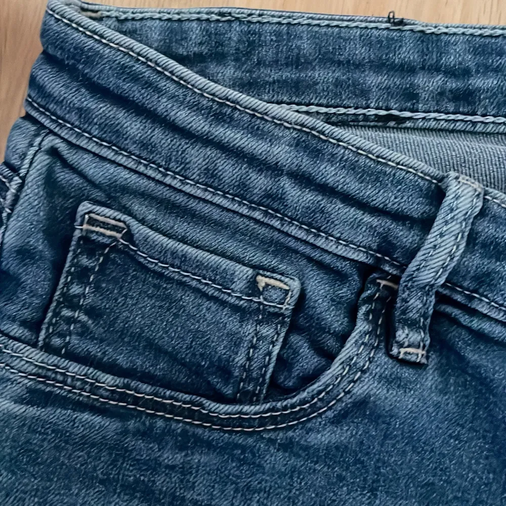 Skinny fit blå jeans storlek 164. Jeans & Byxor.
