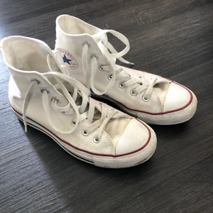 Converse All star  - säljer mina all star som jag köpte i en second hand butik. d är använd några gånger därför väldigt bra skick 