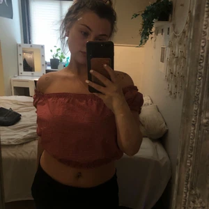 Offshoulder top - Jättefin och somrig rutig offshoulder top:)