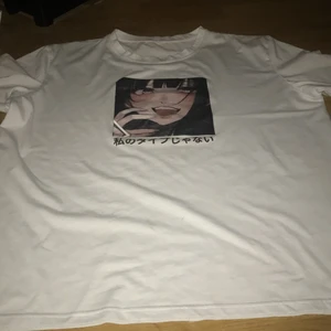 Yumeko T-shirt  - Säljer yumeko T-shirt i stlr XXXL  Köparen står för frakt  