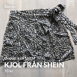 Kjol från shein - Helt ny, storlek L men liten i Strl  Frakt 52 kontakta för att köpa 