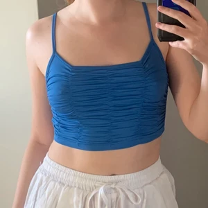 blått linne - gulligt blått linne från shein. storlek S. nyskick då den aldrig är använd. köparen står för frakten som ingår i annonspriset (66kr)