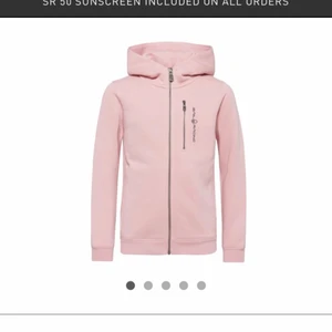 Sail racing kofta  - Säljer den för 600 vid snabb affär! Säljer min fina sail racing kofta då den inte kommer till användning.❤️ använd fåtal gånger så den är i fint skick. 