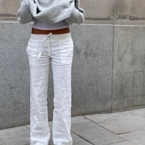 Alobha linnebyxor - Intressekoll på dessa lågmidjade linnebyxor från alobha i stolek S dem passade inte mig så bra och tänkte kolla vad folk vill ge!❤️högsta budet:1000