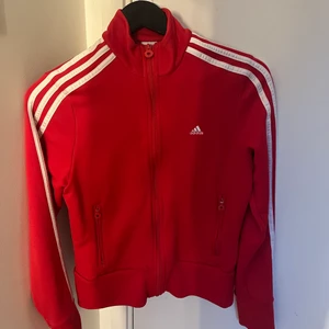 Adidas zip up tröja - Aldrig använd, inga tecken på användning!