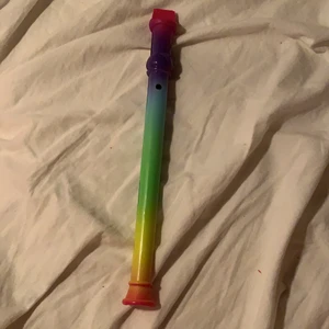 En flöjt - Aldrig använd och den är väldigt fin frakten är gratis så snälla buda eller köp för 15 kr