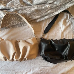 Väska  - Sjukt snygga och praktiska väskor som knappt är använda. Som nya. 120kr styck. Kan tänka mig även att göra paketpris privat för båda💕köparen står för frakten som är 59kr💕