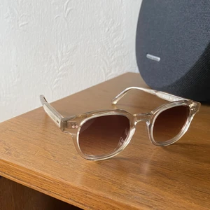 Chimi 01 Ecru Glasögon - Nyskick, köpte själv dessa på plick men har lite för stort huvud (lol) så säljer vidare. 😃   Allt följer med, om det undras något så fråga gärna  :)