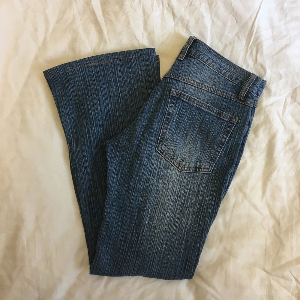 Selling my low-waisted jeans from Brandy Melville because they no longer fit :( They sit quite tight and have flared legs. Jeans & Byxor.