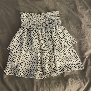 Prickig kjol  - Supersöt kjol som jag köpte på Chelsea i Göteborg, inte fått så mycket användning för den därav säljs den. Superskön att ha på sig! 