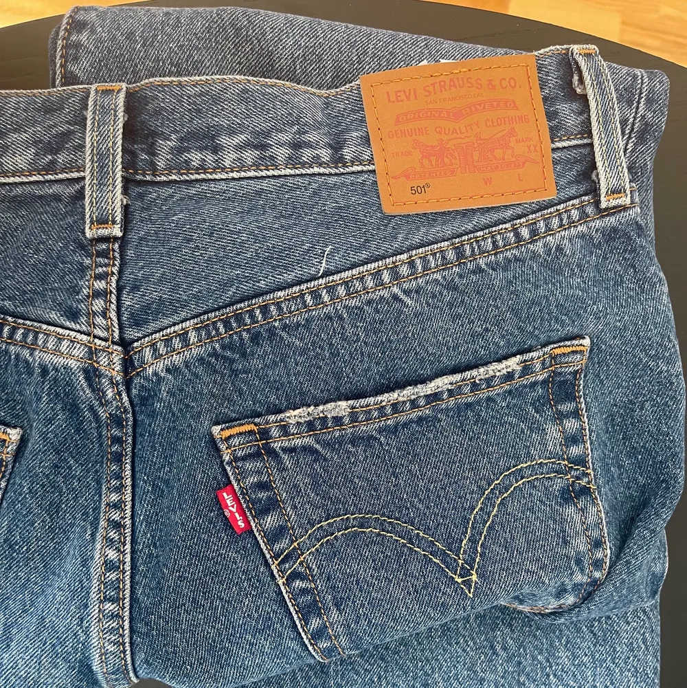 Mörkblåa Levis jeans, aldrig använda. Storlek W29 L30. Säljer på grund av att de var för stora.  Endast provade. Kostar nypris 1200 . Jeans & Byxor.