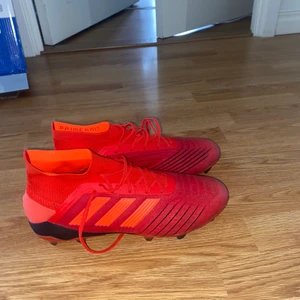 Adidas predator 19.1 - #predator adidas fotboll skor som är använda Max 2 gånger men ser ut som nya! Köptes för 3000kr! Kan frakta! DEN ÄR KVAR SÅ LÄNGE DET INTE STÅR SÅLD