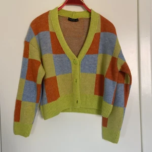 Stickad kofta  - En jättefin stickad kofta som jag aldrig använd❤️‍🔥