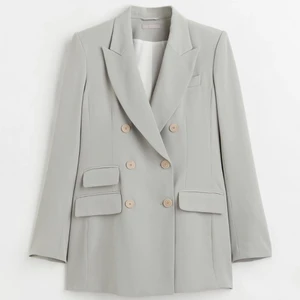 Blazer från H&M - Ljusgrå/mintgrön blazer från H&M i stiltje 40. Använd endast 1 ggr. Nypris: 499 kr.