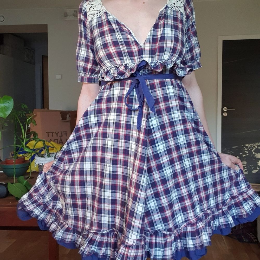 Beautiful and feminine Odd Molly Dress fits size 36/38. Can be dressed very girly or very edgy if paired with Dr. Martens. Flattering neckline!. Klänningar.