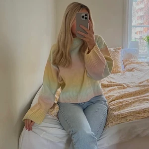 Färgglad tröja - Fin och somrig tröja ifrån Gina tricot i storlek S 