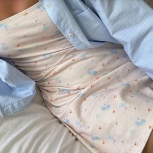 Djerf Avenue-klänning - Så fin bandeau klänning från Djerf Avenue, har prislapp kvar men tyvärr för stor för mig. Inte hunnit lämna tillbaka💓😍