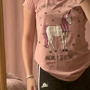 T-shirt  - Ändend men ändå jätte bra , xs men passar till S också .