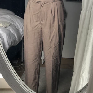 Beigea kostymbyxor  - Väldigt sköna 