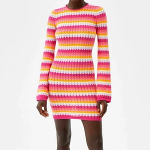 Populär klänning  - Intressekoll på denna klänningen från berskha i storlek S. Den är som ny då jag har använt den en gång😊550kr med frakt!