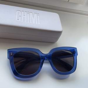 Säljer mina chimi solglasögon då dem inte används alls, finns inte längre i butik men det är 08 core om man vill se lite andra vinklar på hemsidan.  Kan skickas med post om det går bättre än att mötas 