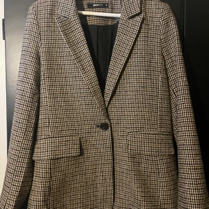 Kavaj  - Kavaj från gina i storlek 36. I princip helt orörd. 200kr + frakt 