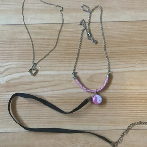 3 gulliga halsband  - 3 olika halsband för 10kr styck