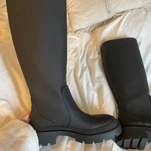 Stövlar strl 39 - Stövlar från Zara i storlek 39. Dom är helt oanvända.