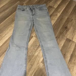 Flare jeans ljusblå - Ett par jättefin flare jeans strl 40
