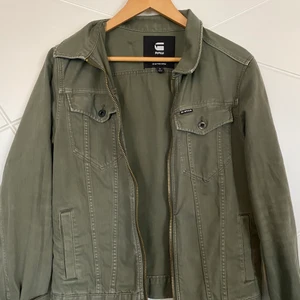G Star jacka, Storlek S - Grön G Star jacka, Storlek S, Pris 189kr,  (Frakt 69kr, ingår ej)