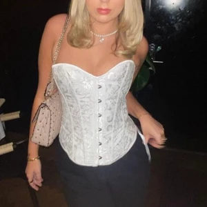 Korsett - Superfin korsett, aldrig använd! Strl M men passar mig som vanligtvis har SX-S