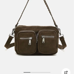 Väska - Noellaväska i grönt  Bra skick, kontakta för fler bilder 200kr  + frakt