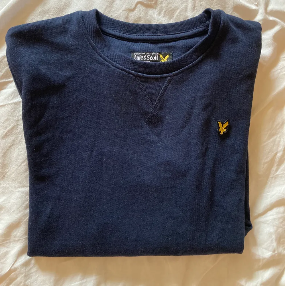 Sweatshirt köpt på kids brandstore i märket lyle&scott. Strl 14/15 år.❤️. Hoodies.