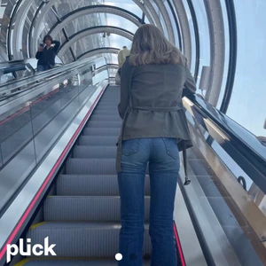 Acne jeans  - Säljer dessa acne jeans för att jag vill ha pengar. Dom sitter jätte bra och är ljusare i färgen än vad det ser ut som på bilderna.pris kan diskuteras!❤️😍