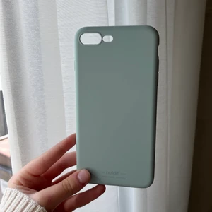 Holdit iPhone 8 Plus mobilskal - Säljer detta fina skal från Holdit! Det är i mycket fint skick utan skador💗 köparen står för frakt.
