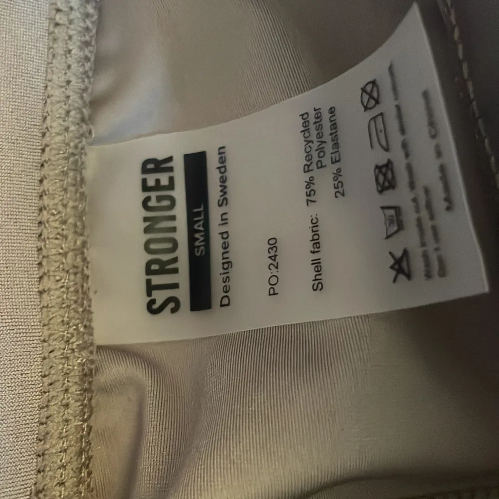 Säljer mina stronger byxor som är helt nya och aldrig använda säljer på grund av att jag råkade köpa två av dom däe är i storlek S säljer för 350+ frakt original pris på dom är 800kr . Övrigt.