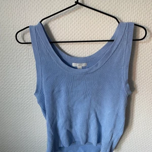 Kroppad blått linne - Väldigt somrigt å fin top jag själv kroppat.