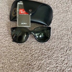 Ray-Ban CATS 1000 - Svart plastbåge i mycket fint skick