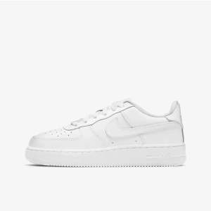 Söker Nike air force 1. Storlek 36-38. Pris mellan 100-270kr. Hör av er vad ni har att sälja!